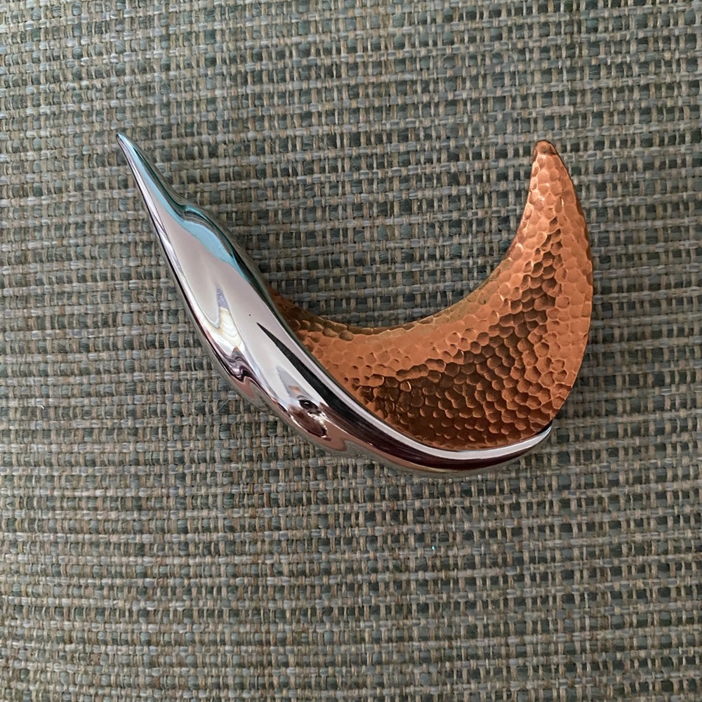 Vintage signed Monet Copper & silver tone modernist brooch pin 3” hammered large - Picture 6 of 6